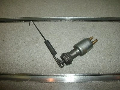 Suzuki GS,GS425,GS425E, переключатель заднего стоп-сигнала, пружина, переключатель от оригинального производителя - Изображение 1 из 2