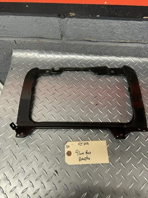 #70- Soporte para guantera Nissan 240SX S14 1995-1998 OEM montaje en tablero Foto 1 de 4