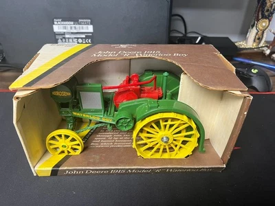 John Deere 1915 Model R Waterloo Boy Toy Tractor 1/16th scale, 1987 No 559 A27 - Image 1 of 4