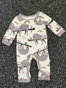 Shein Baby Einteiler Schlafanzug weiß Faultiermuster Größe 3-6 Monate - Bild 1 von 3