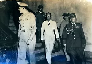 Vintage Vtg Photograph Photo WW2 Era Douglas MacArthur In Minila 4.5x3.5 - Picture 1 of 3