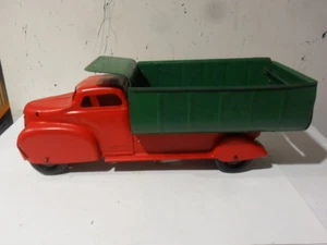 1930's-40's Marx Red & Green Press Steel Dump Truck . - Picture 1 of 7