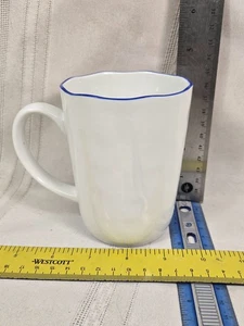 Crate & Barrel Mercer Becher mit blauem Rand - Bild 1 von 3