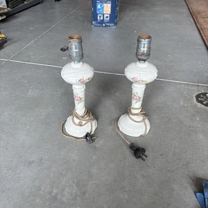 Pair Of Vintage Floral Lamps Bedroom Dresser Antique? - Picture 1 of 3