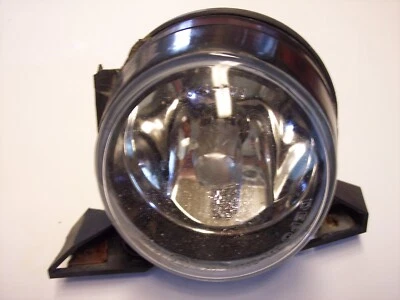 DK811292 2001-2005 VOLKSWAGEN BEETLE FRONT PASSENGER SIDE FOG LIGHT LAMP OEM RH Foto 1 de 4