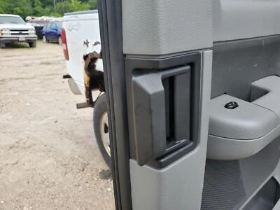 Maçaneta interna traseira direita (super cabine) (preta) 2004-2008 Ford F150 - Imagem 1 de 4