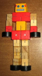 Robot in legno Transformer giocattolo snodabile e trasformabile h. 14,5 cm. - Foto 1 di 8
