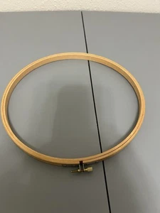 Vintage 10" Round Wooden Embroidery Hoop Thumb Screw - Picture 1 of 4