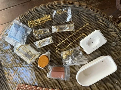 ANTIQUE STYLE PORCELAIN EUROPEAN BATH ROOM KIT. - Image 1 of 4