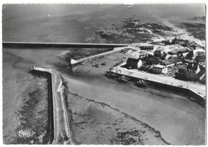 ST-VAAST-LA-HOUGUE Son port et sa jetée Manche CPSM Écrite Timbrée Dentelée~1950 - Imagen 1 de 2