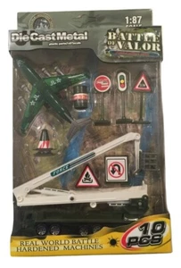 Battle of Valor Military Series C-17 Globemaster, Military Lift Truck, & More - Bild 1 von 1