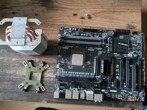 Mainboard + CPU Gigabyte GA-990FXA-UD3 R5 AMD FX-6200 FD6200FRW6KGU Motherboard - Bild 1 von 5