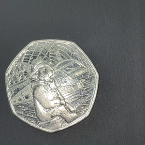 Paddington Bear at Paddington Station 2018 50p coin - Foto 1 di 7