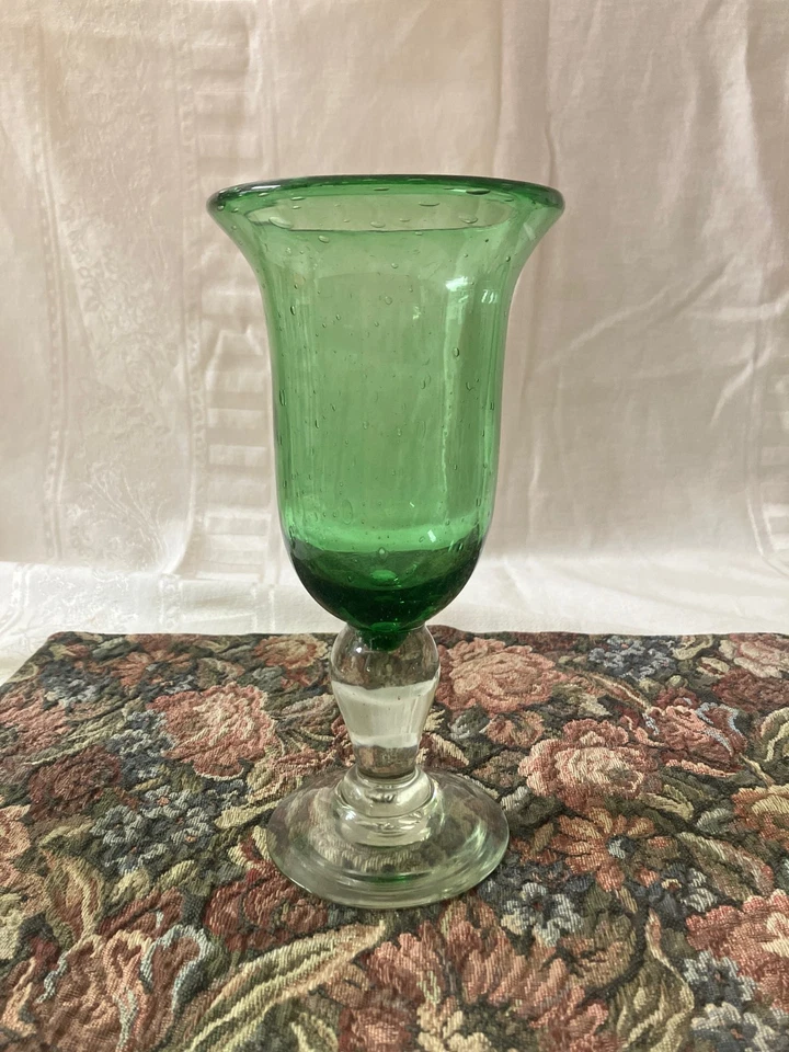 Gafas verdes sopladas a mano de 9,5" de alto (6) Foto 1 de 4