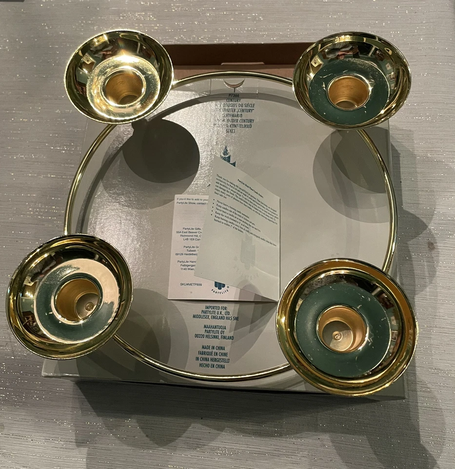 Centro de mesa de candelabro circular enchapado en latón PartyLite CENTURY P7633, 4 soportes Foto 1 de 4