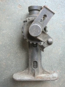 ANTIGUO GATO AUTOMOTRIZ DE HIERRO FUNDIDO MODELO T ERA FORD - FUNCIONANDO - SIN MANGO  - Imagen 1 de 5