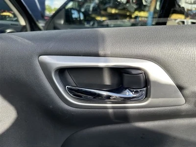 Manija interior de puerta interior pasajero trasero derecho Nissan Pathfinder 2013-2020 Foto 1 de 4