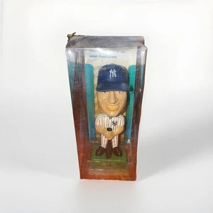 Derek Jeter MLB Mini PlayMakers Bobble Head Vintage 2002 New York Yankees - Picture 1 of 3