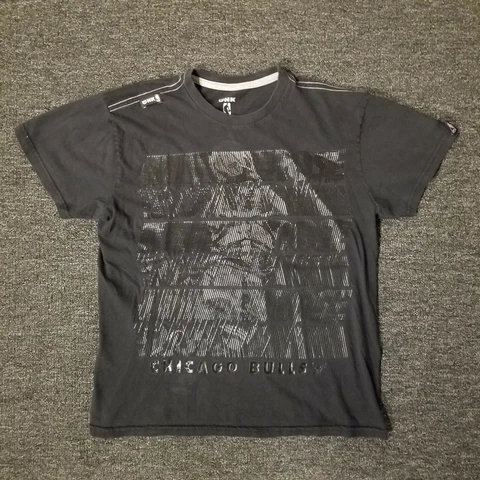 Derrick Rose Shirt Mens Medium Black Bulls Embossed UNK NBA Basketball Tee Cover
