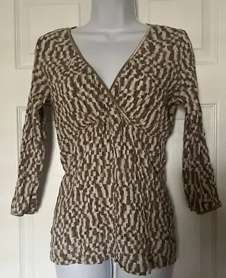 Camisa Pullover Tribal Para Mujer Pequeña Cuello en V Elastizada Manga 3/4 Beige/Blanco Foto 1 de 4