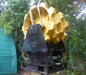 New 25-50 ton (100/90/80mm pin) 810mm Excavator Compaction Wheel - Picture 1 of 10
