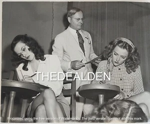 Vintage Press Photo Alma Carroll Dr Paul Popenoe 1944 Chorus Girl Test Leggy - Picture 1 of 2