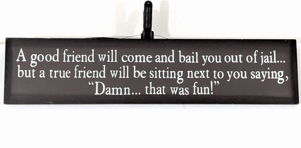 Um bom amigo virá e o resgatará da cadeia... Placa 16" X 3.5" - Imagem 1 de 3