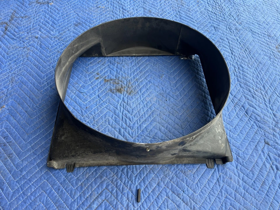 1989 - 1995 年沃尔沃 740 940 前散热器冷却风扇罩环绕原始设备制造商 #3754EM — 第 1/4 张图片