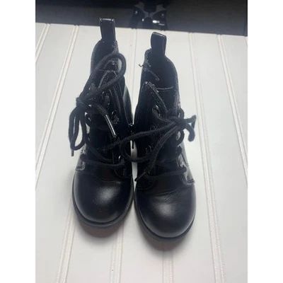 Botas de combate Old Navy para niños negras de cuero sintético con cremallera lateral con cordones talla 6 Foto 1 de 4