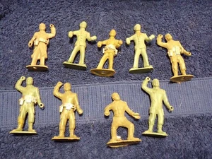 9 Plastic Grey And Green army Men - Picture 1 of 5