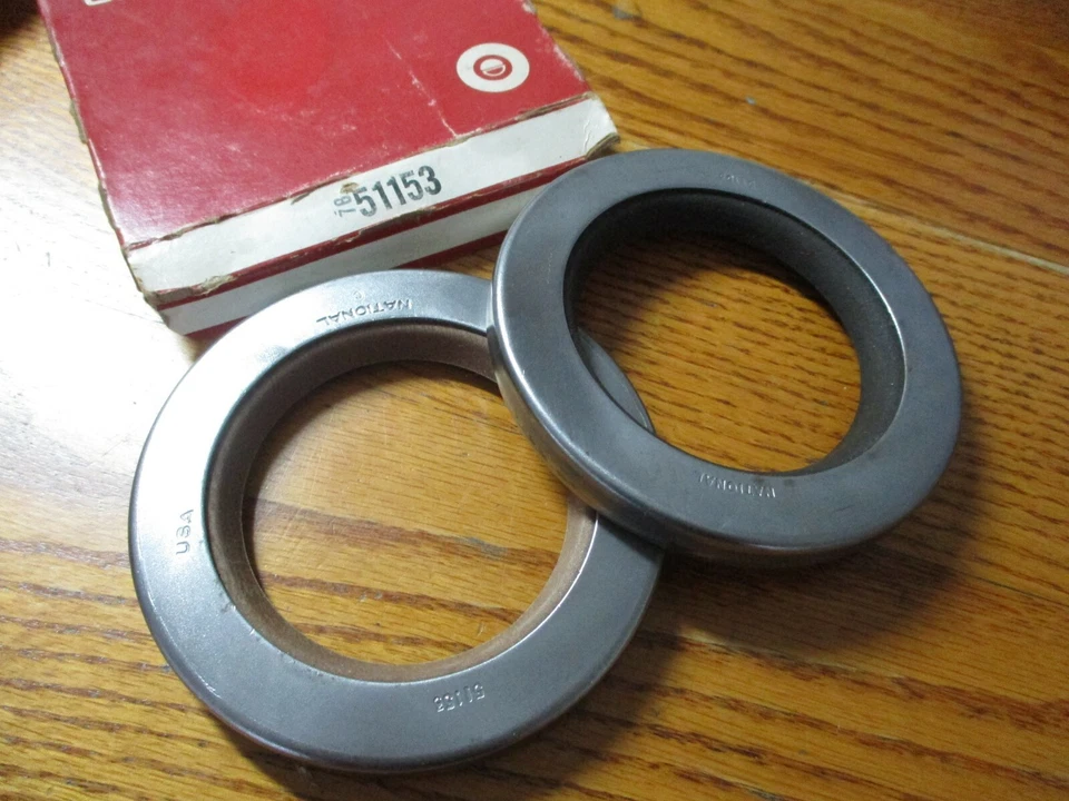 1959 1960 1961 1962 1963 + DODGE TRUCK W100 & D200 + Rear Wheel Seals +  NOS - Imagem 1 de 1