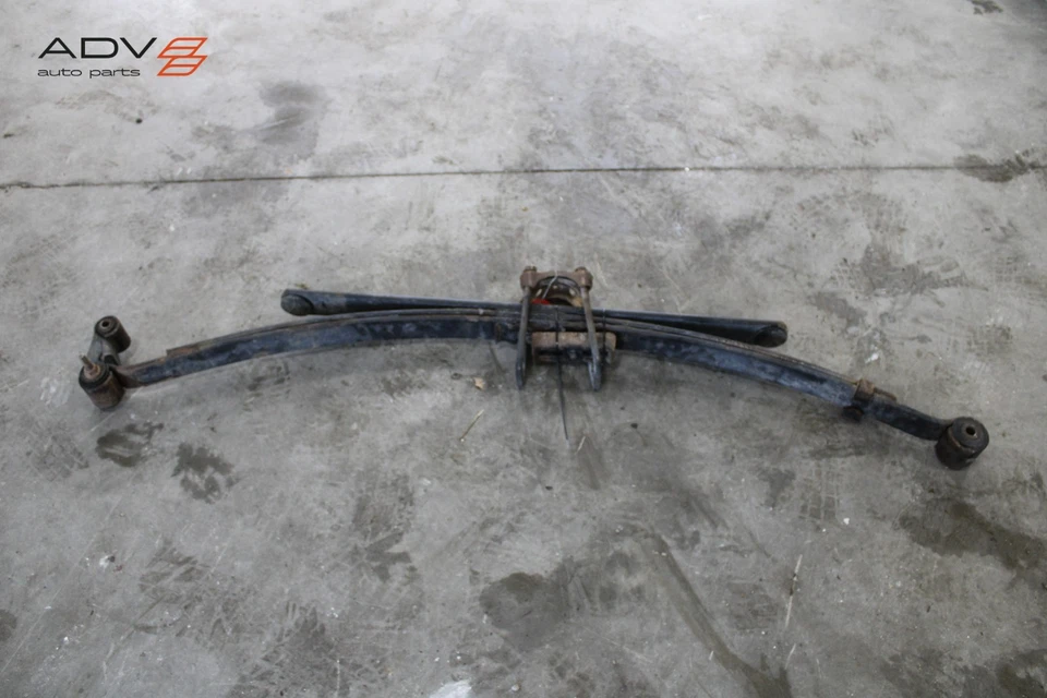 Chevrolet Silverado 1500 2016-2018 suspensión trasera lado izquierdo hoja resorte OEM Foto 1 de 4