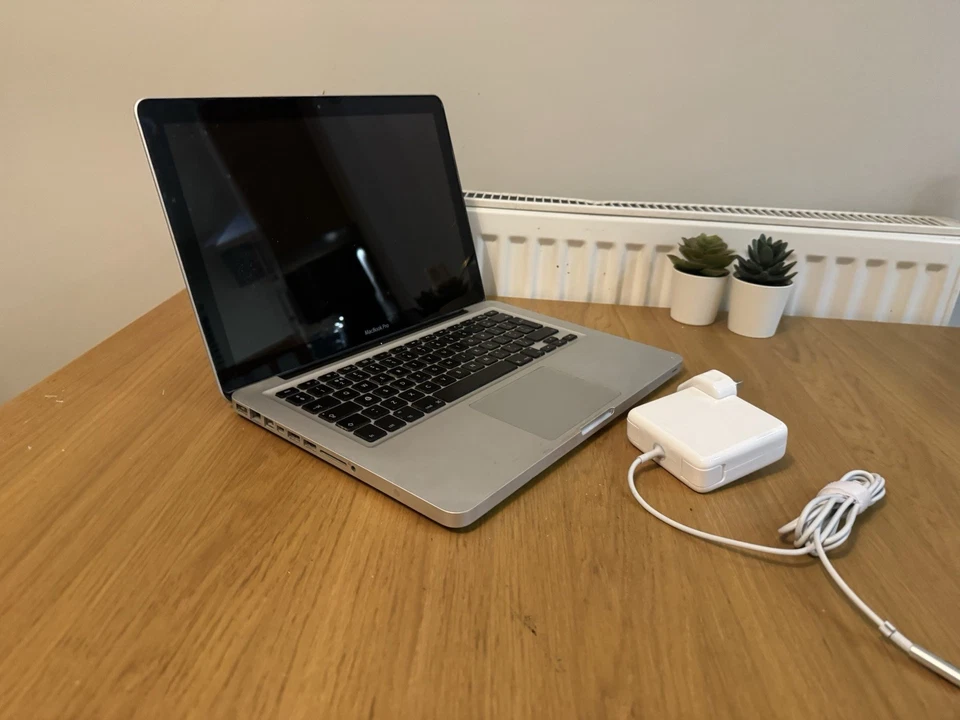 Apple MacBook Pro 13” 2.7GHz i7, 8GB Ram, 250GB SSD Fresh OS Installed - Image 1 of 4