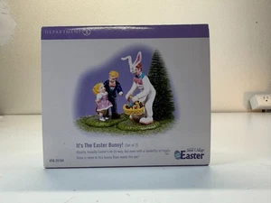DEPT 56 Schneedorf Ostern - Es ist der Osterhase! - 2er Set - MIB - kostenloser Versand - Bild 1 von 6
