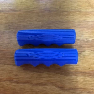 BICYCLE GRIPS BLUE FOR SCHWINN HUFFY SEARS MURRAY & OTHERS NEW - Picture 1 of 6