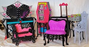 Monster High Freaky Fusion HUGE LOT furniture couch social spot Creepateria Vani