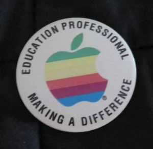 Vtg APPLE Computer Industry Trade Show Pinback Button PIN Education Rare Tech - Picture 1 of 2