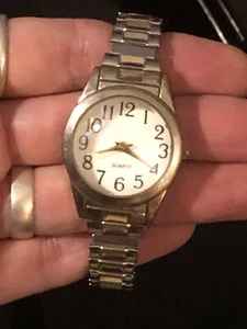 Reloj Pulsera Cuarzo Unisex Años 90 De Colección/Banda Metal Elástica Tono Plateado y Grandes Números - Imagen 1 de 12