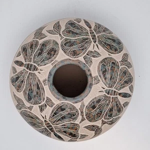 Mata Ortiz handmade pottery  by Lupe Soto  3.25 Tall 6" wide(Butterflies) - Picture 1 of 7