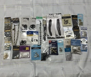 Lotto di gioielli assortimento di catene, tappi perline, reperti e altro - Foto 1 di 7