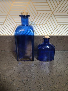 2 botellas vintage azul cobalto con tapas de corcho - Imagen 1 de 9