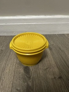 Vintage Tupperware Servalier Yellow 886-12 Lid 812-20 Bowl Storage Container - Picture 1 of 4