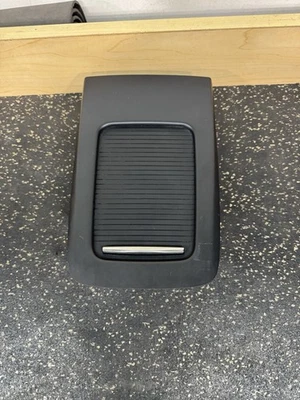 09-13 11 BMW E92 328i 335i Consola central Borde Bolsillo Deslizante Cubby Asiento trasero OEM Foto 1 de 4