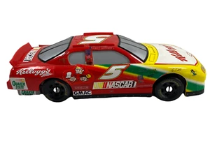 NASCAR Sasco Streichholzschachtel Aufbewahrung Rennwagen #5 Frottee Labonte Monte Carlo mit Rampe - Bild 1 von 13