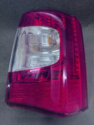 Luz trasera LED derecha pasajero Chrysler Town & Country 2011-2016 5182530 OE Foto 1 de 2