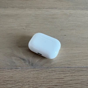 Apple AirPods Pro 2nd gen MagSafe Charging Case USB-C A2968 Official - Photo 1/7