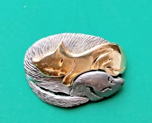 Vintage Ultra Craft Cat Sleeping With A Dog Brooch (116 - 2004) - Picture 1 of 6