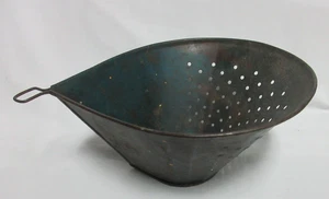 Primitive Teardrop Tin Colander Strainer Sieve Hanging Loop Farm Rustic Vintage - Picture 1 of 7