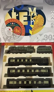 Hornby R2598M Queen of Scots Train Pack – LNER A1 4472 DCC Ready – OO Scale - Picture 1 of 5