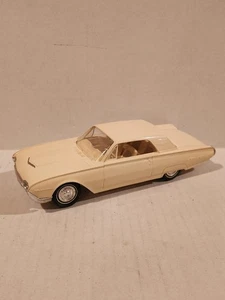 1961 FORD THUNDERBIRD HARDTOP 1/25 scale PROMO BY AMT Cream/white Color - Picture 1 of 24